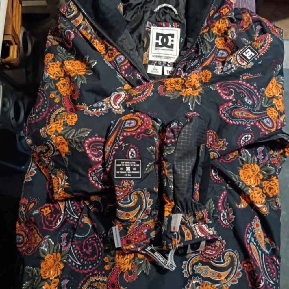 DC Snowboarding Savvy Anorak Technical Snow Ski Pro Jacket with Gloves